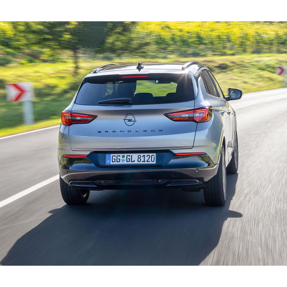 Boot floor with safety vest and warning Triangle 1683122680 Opel